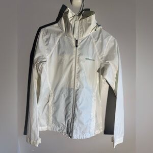 Columbia Sportswear women’s lightweight hooded windbreaker jacket